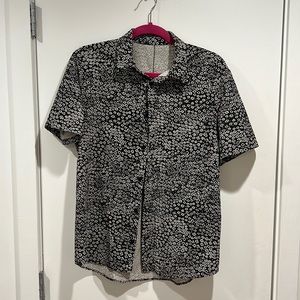Lulu lemon black and white pattern shirt